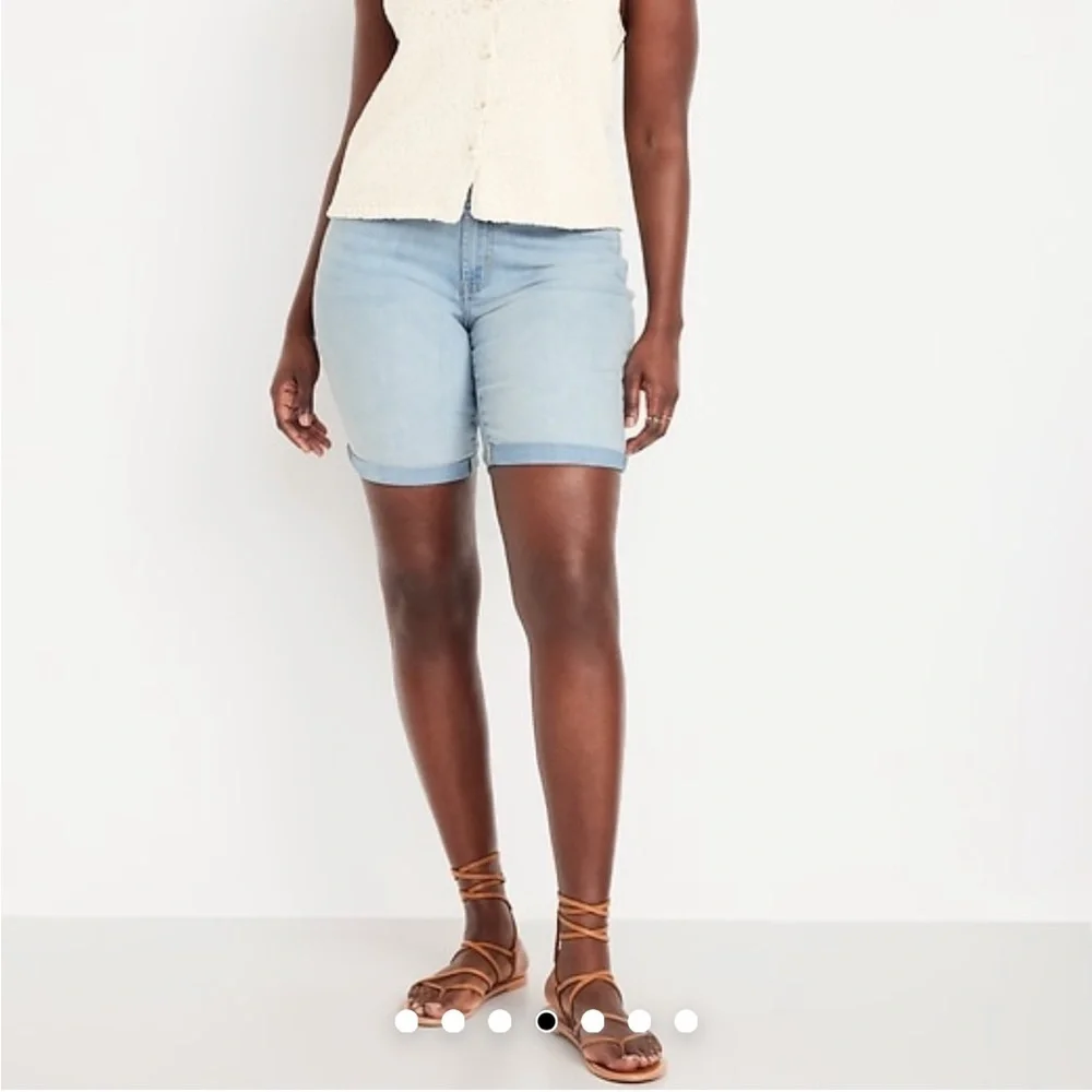 Old Navy Women's Light Blue Denim Shorts - Picture 7 of 8